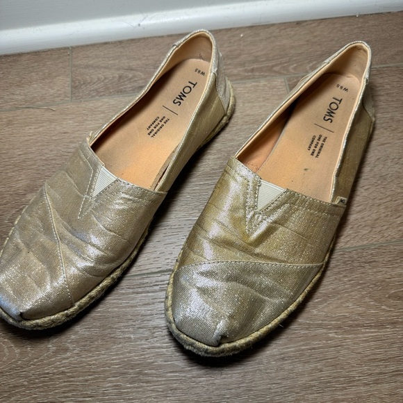 TOMS Gold Metallic Slip On Espadrille Flats Women’s 9.5 Summer - Picture 4 of 11